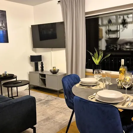 Navia Vela Premium - Parkplatz, Boxspringbett & Balkon Apartamento Coblenza