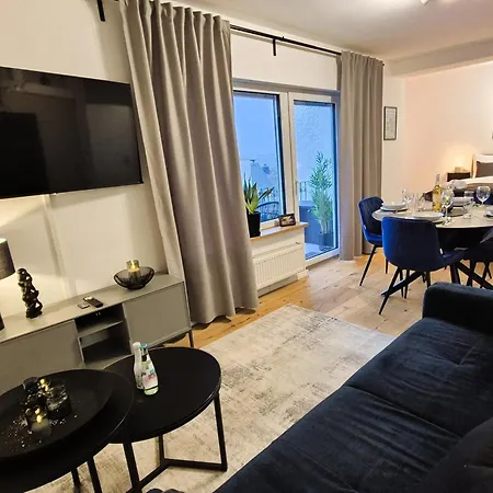 Navia Vela Premium - Parkplatz, Boxspringbett & Balkon