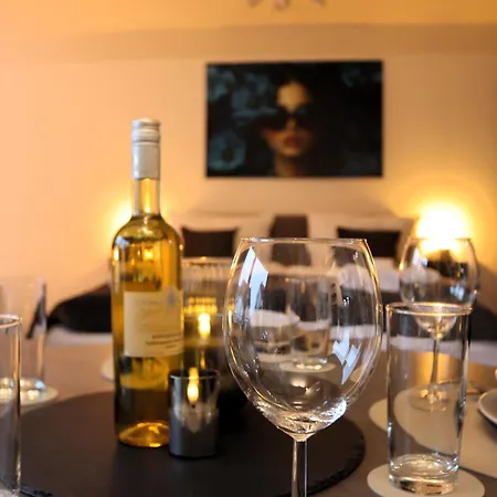 Navia Vela Premium - Parkplatz, Boxspringbett & Balkon Appartement Koblenz (Rhineland-Palatinate)