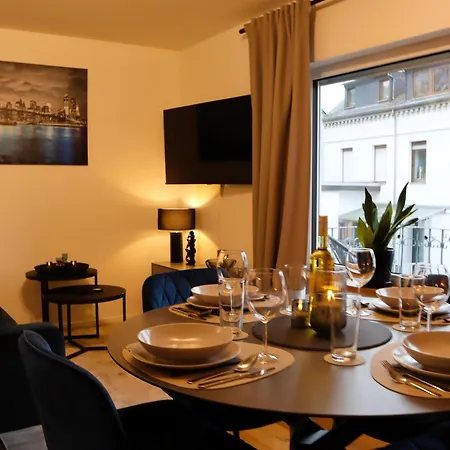 Navia Vela Premium - Parkplatz, Boxspringbett & Balkon