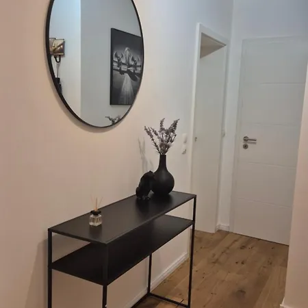 아파트 Navia Vela Premium - Parkplatz, Boxspringbett & Balkon *