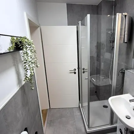 Navia Vela Premium - Parkplatz, Boxspringbett & Balkon Appartement Coblence