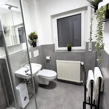 Navia Vela Premium - Parkplatz, Boxspringbett & Balkon * Koblenz (Rhineland-Palatinate)