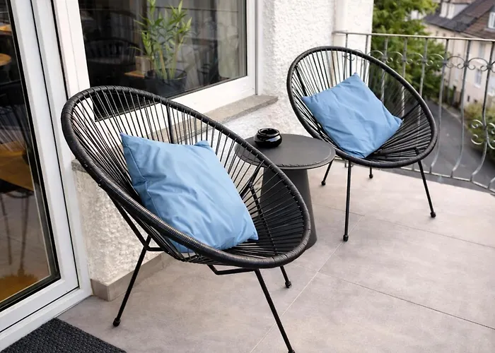 Navia Vela Premium - Parkplatz, Boxspringbett & Balkon * コブレンツ