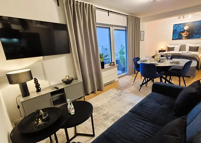 Navia Vela Premium - Parkplatz, Boxspringbett & Balkon