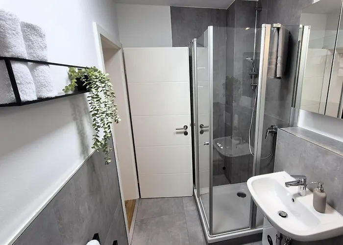 Navia Vela Premium - Parkplatz, Boxspringbett & Balkon アパート コブレンツ